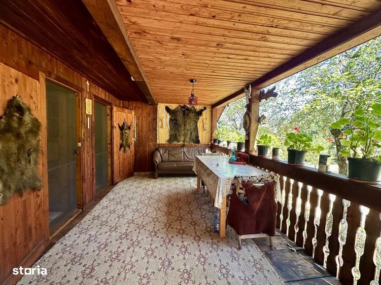 Casă cu 2 camere cu Teren 3400 Mp în Central