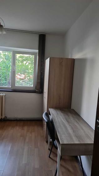 Apartament cu 4 camere decomandat în Canta