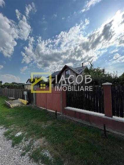 Casă individuală cu 4 camere cu Teren 1070 Mp în Itești