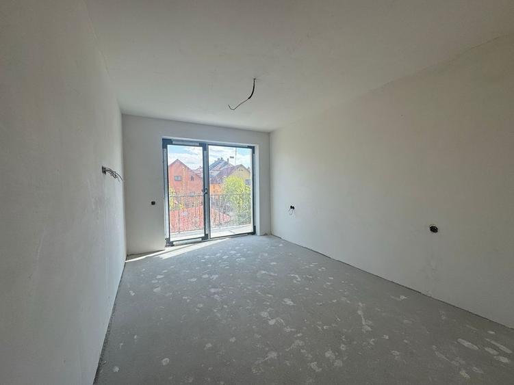Duplex cu 6 camere cu Canalizare în Florești