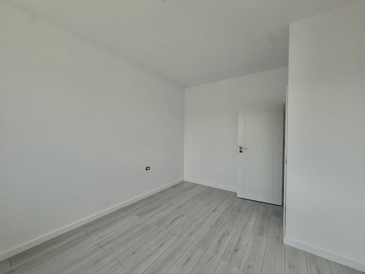Duplex cu 4 camere cu Canalizare în Giroc