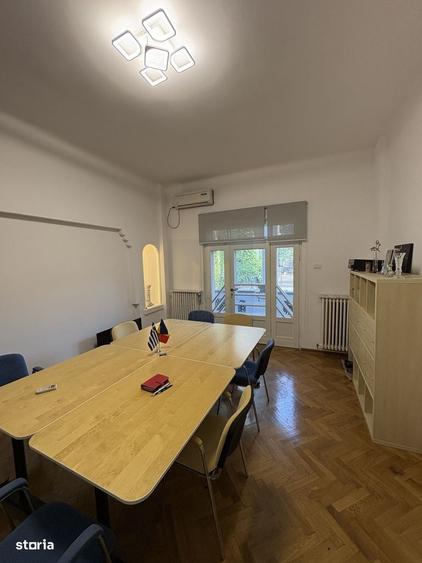 Casă cu 4 camere în Central
