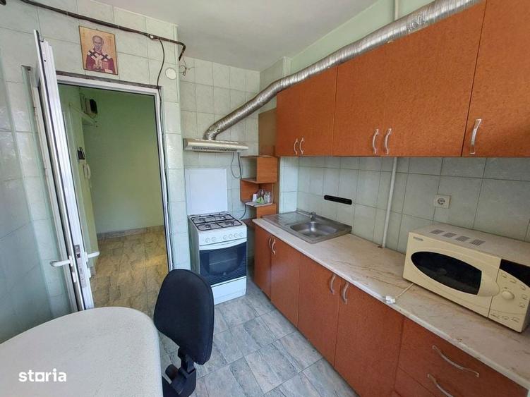 Apartament cu 3 camere semidecomandat în Independenței