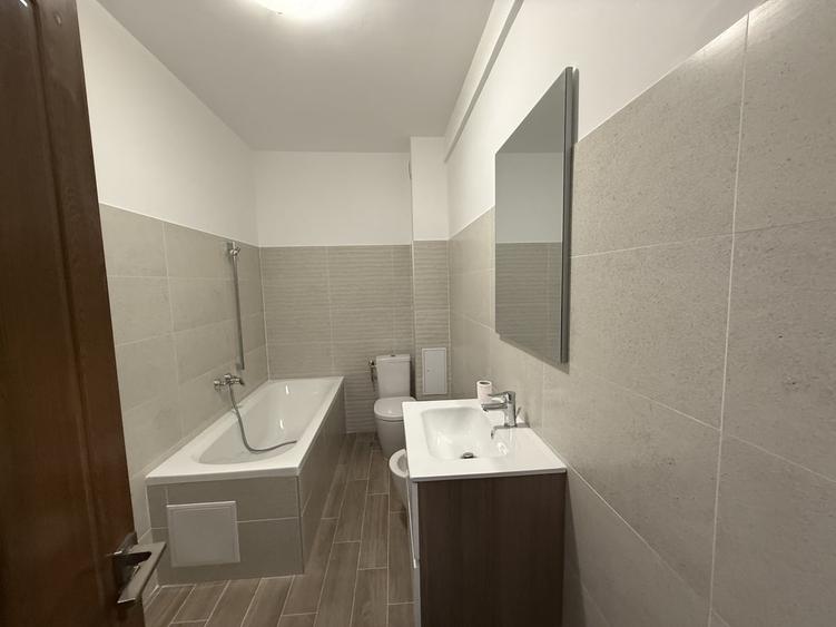 Apartament cu 3 camere decomandat în Vest
