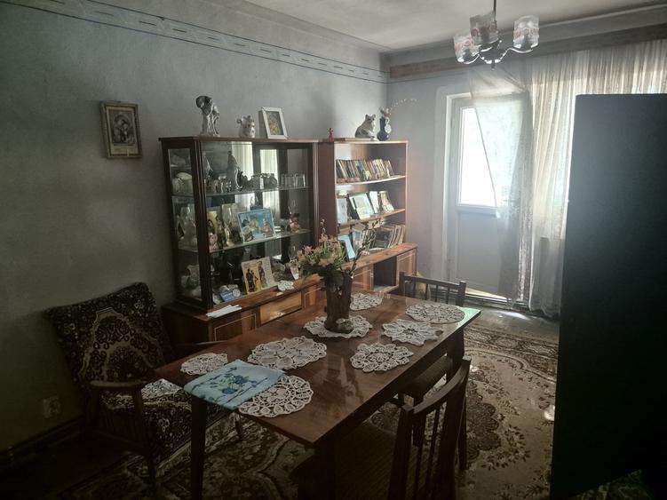 Apartament cu 4 camere decomandat în Central