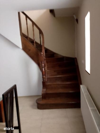Casă cu 5 camere cu Teren 250 Mp în Central