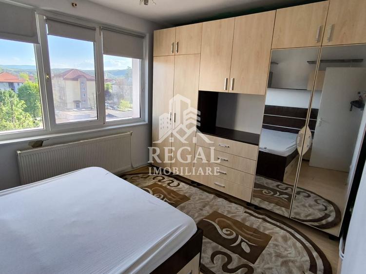 Apartament cu 2 camere semidecomandat, mobilat în Central