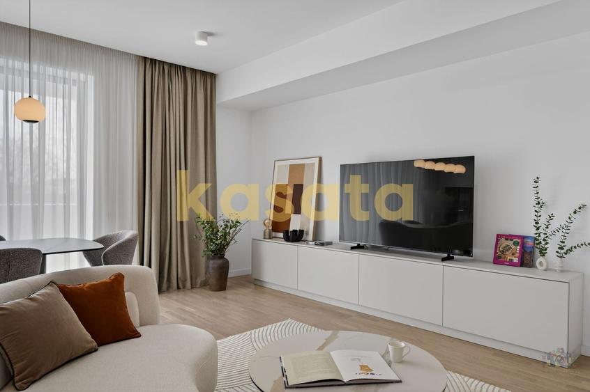 Apartament cu 4 camere semidecomandat, mobilat în Central