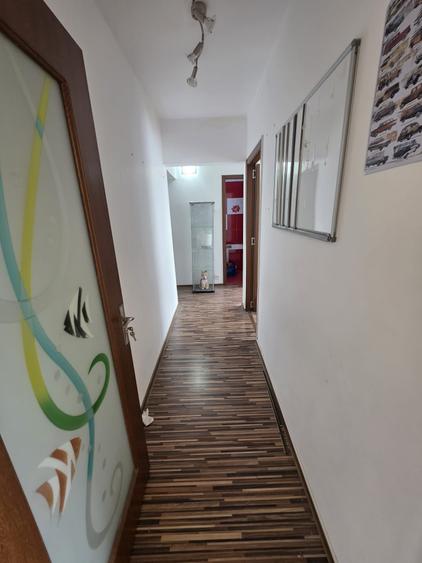 Apartament cu 4 camere semidecomandat în Drumul Taberei