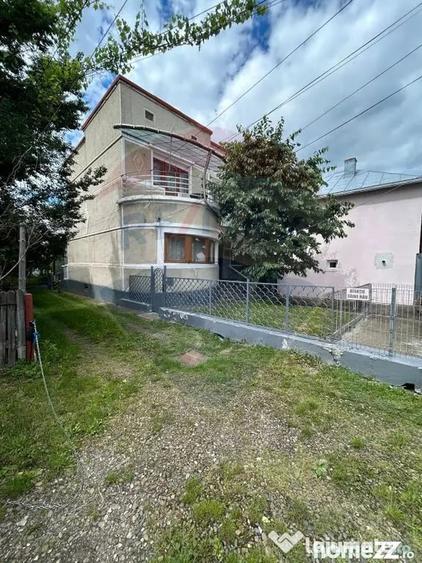 Casă cu 2 camere cu Teren 154 Mp în Central