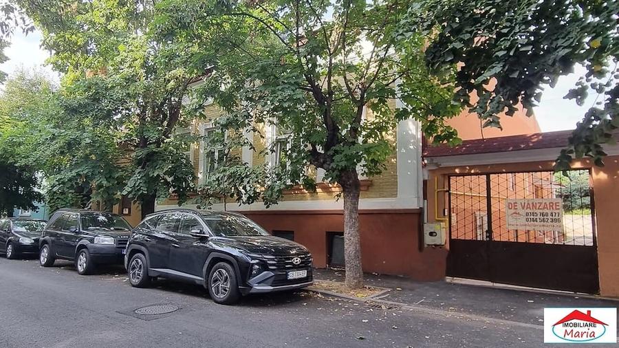 Casa in zona centrala parter si subsol cu acces auto - 1