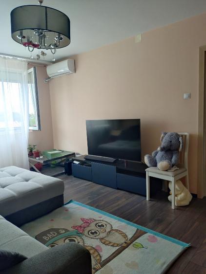 Apartament cu 3 camere decomandat în Titan