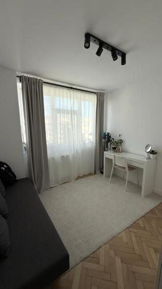 Apartament cu 3 camere semidecomandat, mobilat în Ștefan cel Mare