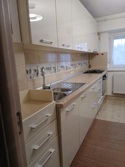 Apartament cu 3 camere decomandat în Orizont
