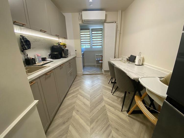 Apartament cu 3 camere semidecomandat, mobilat în Dristor