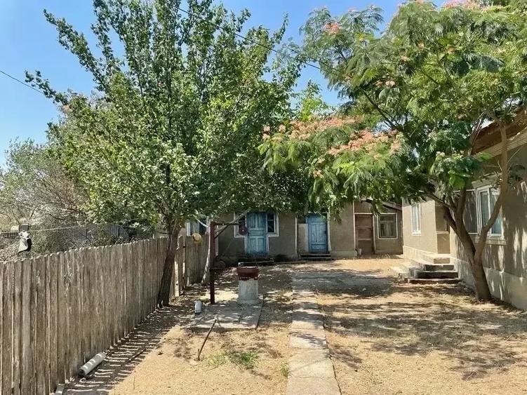 Casă cu 4 camere cu Teren 4614 Mp în Lăstuni