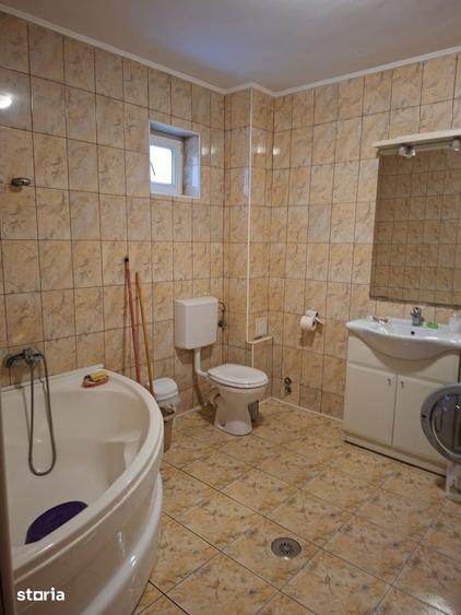 Casă cu 8 camere cu Teren 320 Mp în Militari