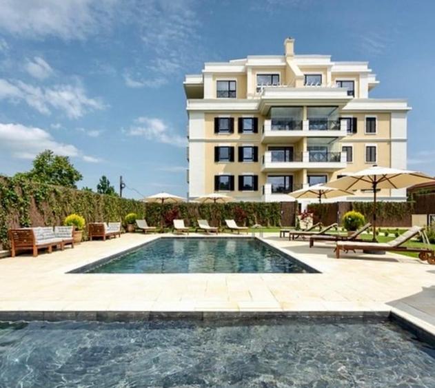 Apartament cu 4 camere semidecomandat, mobilat în Pipera