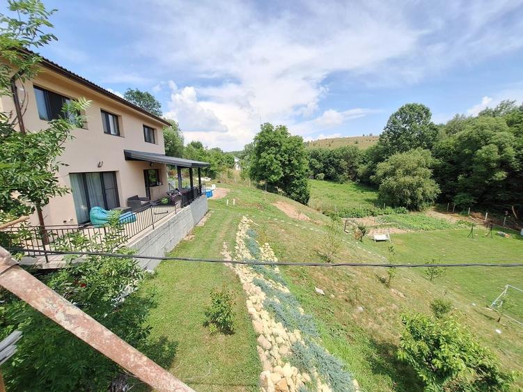 Casă individuală cu 5 camere cu Canalizare în Feleacu