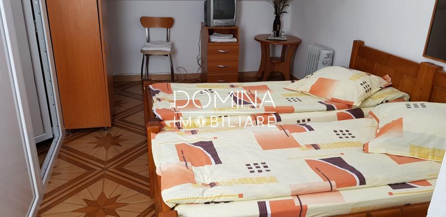 Casă individuală cu 17 camere cu Canalizare în Novaci