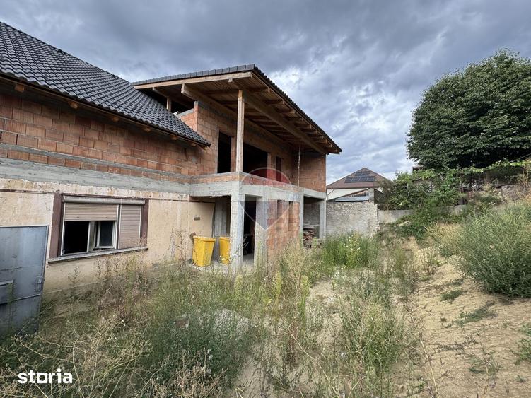 Casă cu 6 camere cu Teren 599 Mp în Vitrometan