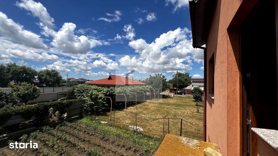 Casă cu 8 camere cu Teren 1000 Mp în Central