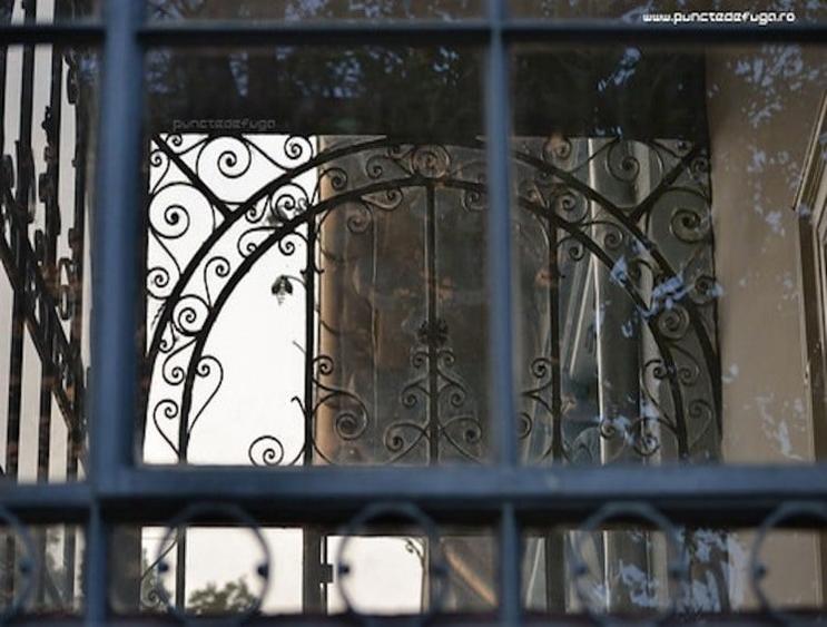 Casă cu 13 camere cu Teren 458 Mp în Armeneasca