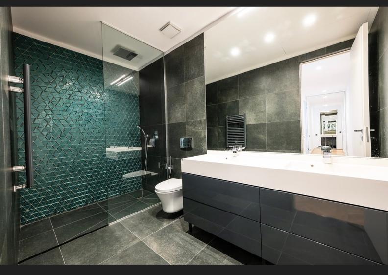 Penthouse cu 4 camere decomandat în Mamaia