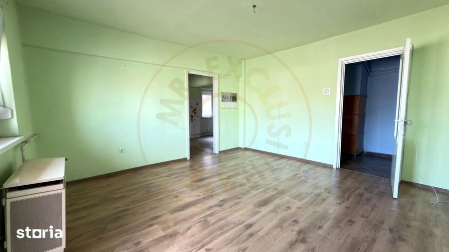 Apartament cu 4 camere semidecomandat în Central