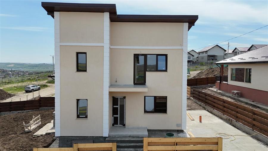 Casă individuală cu 4 camere cu Canalizare în Valea Lupului