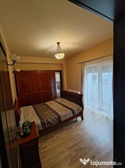 Apartament cu 3 camere semidecomandat, mobilat în Ultracentral