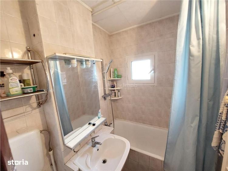 Apartament cu 3 camere decomandat în Micro 3