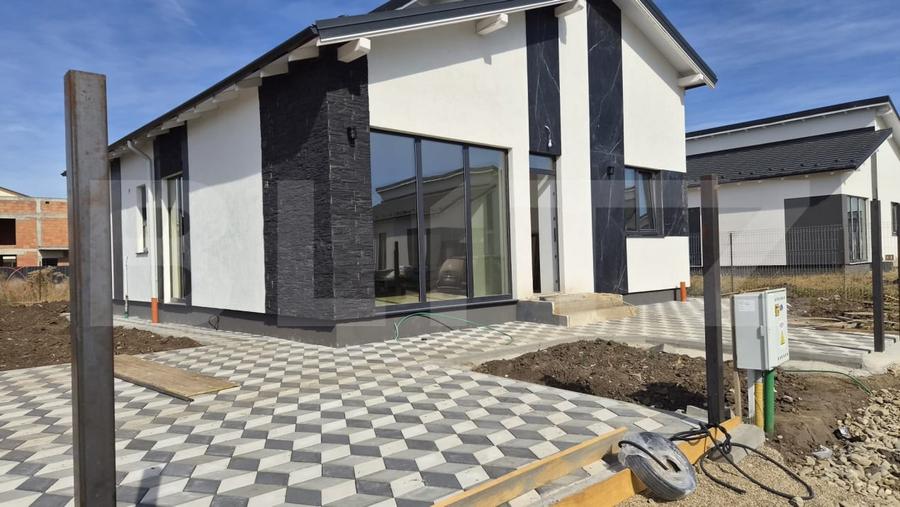 Casă individuală cu 4 camere cu Canalizare în Sânpetru