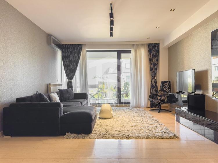 Apartament cu 3 camere semidecomandat, mobilat în Exterior Vest