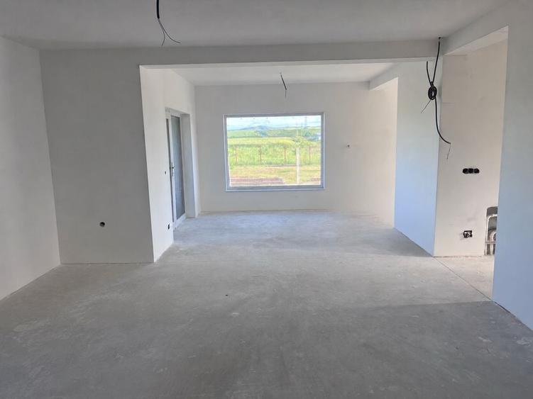 Casă cu 4 camere cu Teren 600 Mp în Central