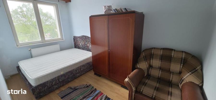 Apartament cu 3 camere semidecomandat în Central