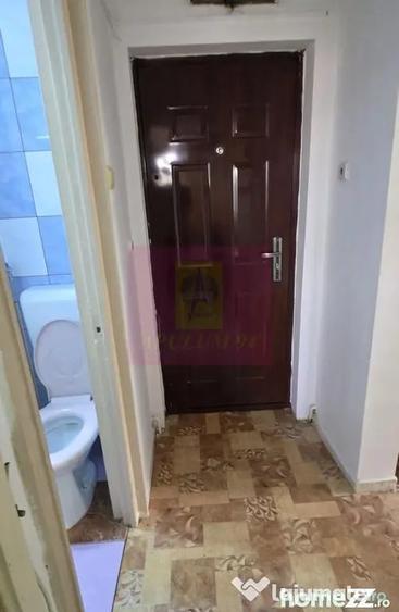 Apartament cu 3 camere semidecomandat în Autogară