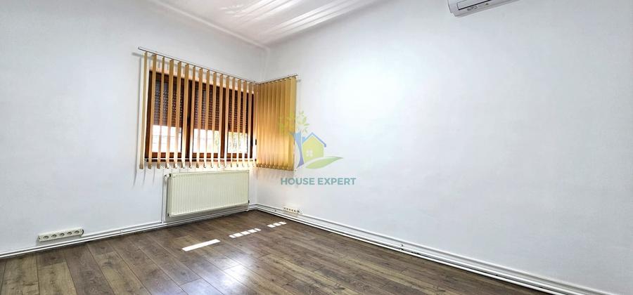 Apartament cu 4 camere decomandat în P-ța Rosetti