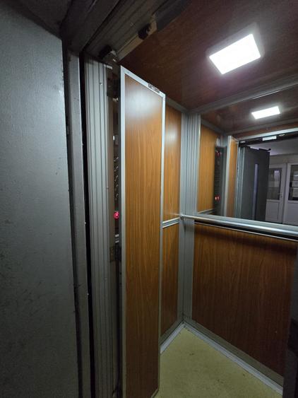 Garsonieră decomandată în Titan