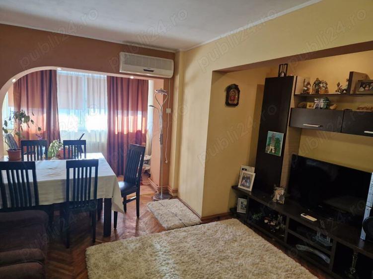 Apartament cu 4 camere decomandat în Central