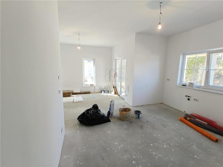 Duplex cu 5 camere cu Canalizare în Moșnița Veche