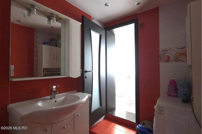 Casă individuală cu 3 camere cu Canalizare în Tomis II