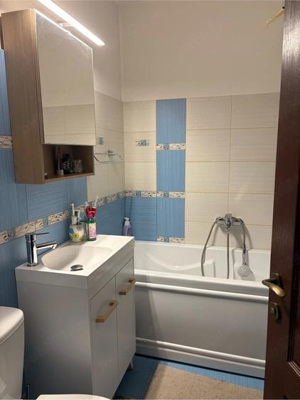 Apartament cu 3 camere decomandat în Florești