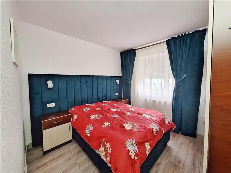 Apartament cu 3 camere semidecomandat, mobilat în Milcov