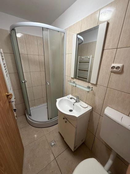 Casă cu 6 camere cu Teren 20 Mp în Centrul Civic