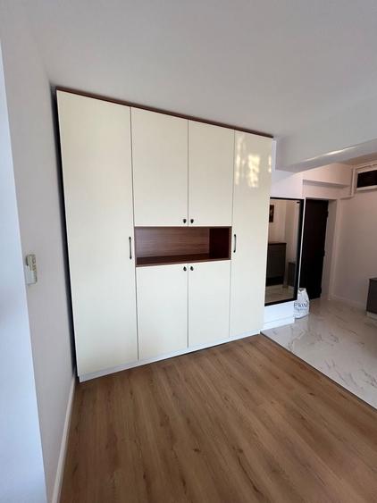 Apartament cu 3 camere semidecomandat în Antiaeriană