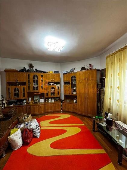 Casă individuală cu 2 camere cu Canalizare în 1 Decembrie