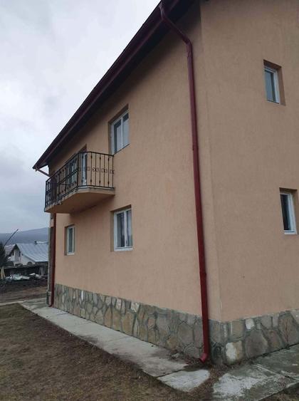 Casă cu 4 camere în Pârcovaci