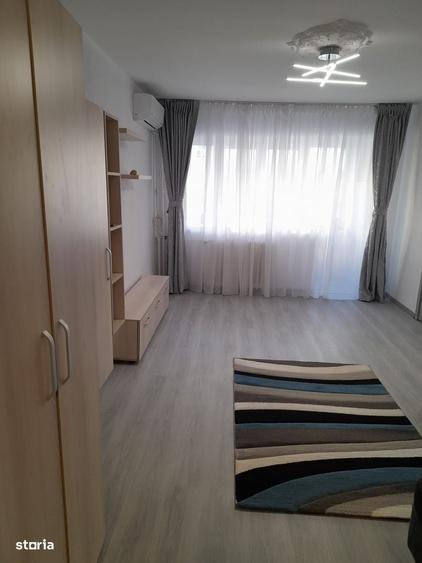 Apartament cu 3 camere în Tineretului