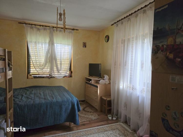 Casă cu 7 camere cu Teren 3800 Mp în Central